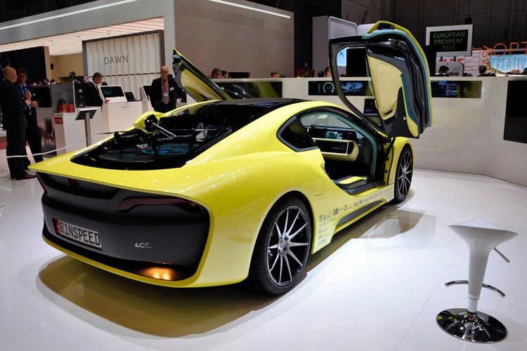 Rinspeed hat das selbstfahrende Hybrid-Concept Car „Σtos“ entwickelt. Das besondere: Das Modell besitzt einen Landeplatz für eine Drohne im Heck. (Wehner)