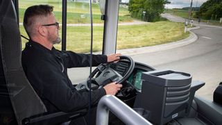 Aktuell fehlen dem BDO zufolge etwa 7.800 Busfahrer.  (Bild: Daimler Truck)