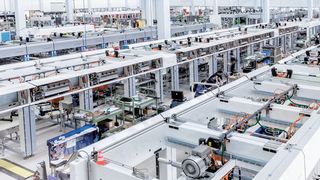 Bis dahin will Schubert 1000 TLM-Gestelle im Jahr ausliefern – um dieses Ziel zu erreichen, wird der Montage-Prozess ständig optimiert. (Bild: Schubert)