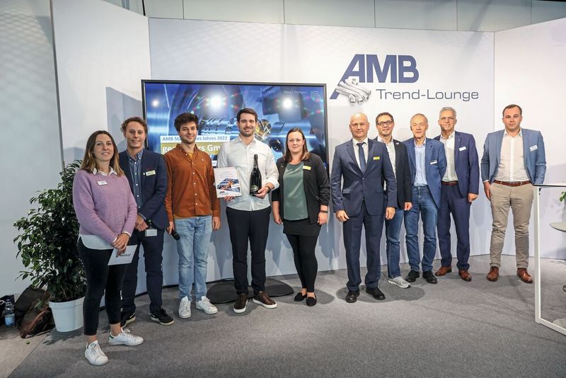 In der AMB Trend-Lounge: Am letzten Messetag das «AMB Start-up 2022» gekürt, nach den Pitches ging die Gemineers GmbH mit ihrer «Digital Twin Technologie für den Shopfloo» als Gewinner hervor.  (Bild: Landesmesse Stuttgart)