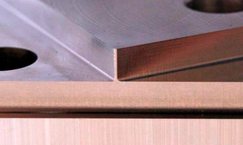 Bild 4: Ohne Messsystem ist die Werkstückecke deutlich abgeflacht. (Bild: RWTH Aachen)