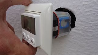 eUHR Smart Safe: einfache Integration in alle gängigen Standard-Schalterprogramme (WIR elektronik)