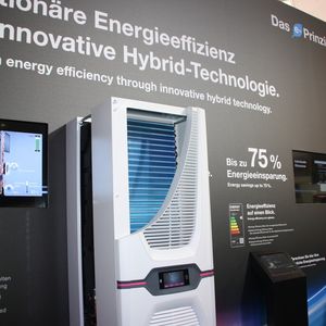 Eine patentierte Hybrid-Technik mit Kompressor und Heat Pipe sorgt für deutlich mehr Energieeffizienz.