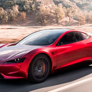 (Tesla)
