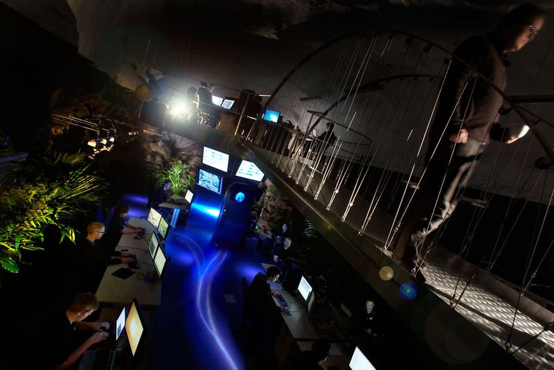 Pionen White Mountains ist das größte Rechenzentrum des schwdischen Internet Service Providers Bahnhof AB. Es wurde in einem ehemaligen Zivilschutzbunker eingerichtet und befindets ich unter rund 30 Metern Fels unterhalb des Parks „Vita bergen (Weiße Berge)“ im Stockholmer Innenstadtbezirk Södermalm. (www.bahnhof.net)