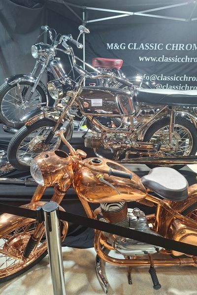 Eine Lackierung fürs eigene Moped ist zu teuer oder zu profan? Dann wäre eine vollständige galvanische Beschichtung vielleicht eine Option.  (Bild: Dominsky –  »kfz-betrieb«)