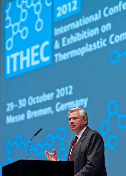 Prof. Axel S. Herrmann, Universität Bremen: „Der Automobilbau wird die umform- und schweißbaren Leichtbauwerkstoffe für Großserienfahrzeuge nutzen.“ (Bild: Messe Bremen/Jan Rathke)