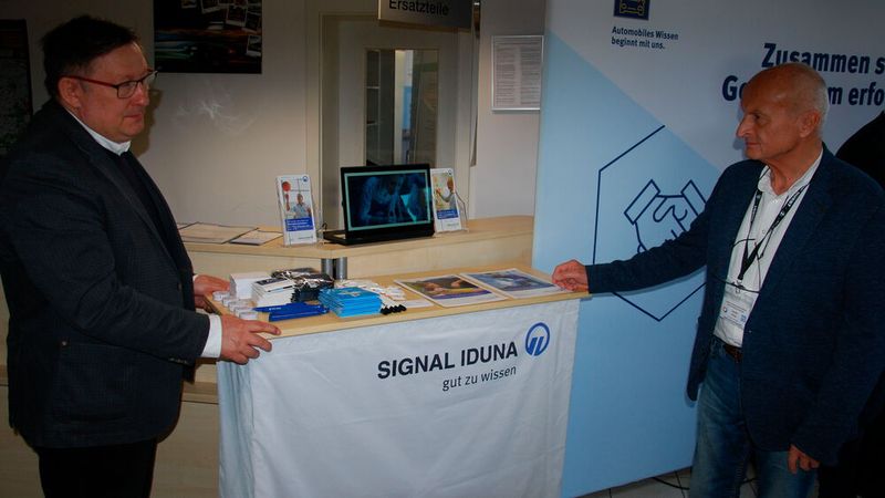 der Signal Iduna,... (Bild: Wenz|»Fahrzeug+Karosserie«)