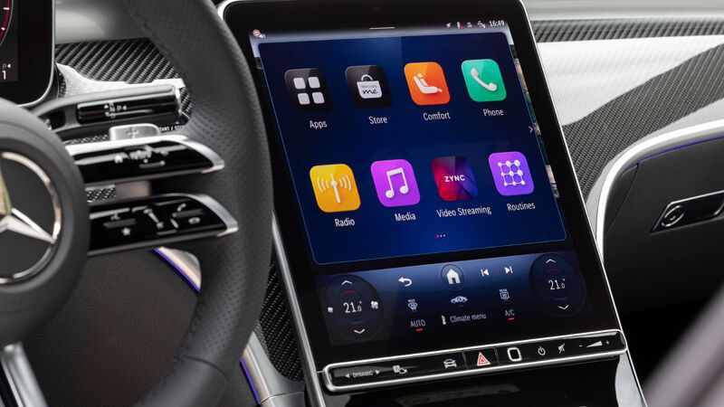 Auf dem Display läuft die neueste Version des Infotainmentsystems. (Bild: Mercedes-Benz)