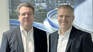 Der langjährige Krüll-Geschäftsführer Karsten Lorenzen (li.) wird seit dem vergangenen Herbst vom Sprecher der Geschäftsführung Frank Brecht flankiert. (Bild: Krüll-Gruppe)