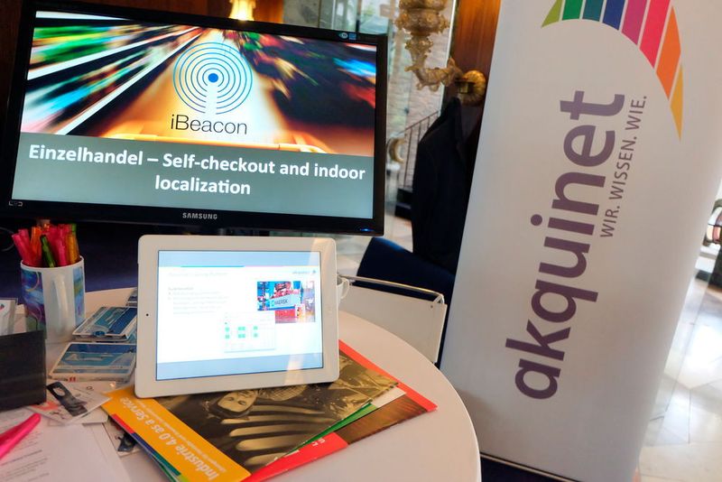 Am Stand von akquinet: Zum Portfolio des Berliner IT-Hauses gehören Lokalisierungslösungen auf iBeacon-Basis für den Einzelhandel. (Schreier)