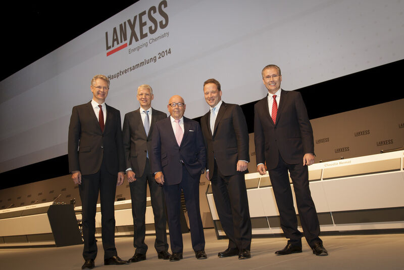 The Board of Management and Chairman of the Supervisory Board of Lanxess at the Annual Stockholders’ Meeting 2014 in the Lanxess arena in Cologne (from left to right): Rainier van Roessel, Member of the Board, Bernhard Düttmann, CFO, Rolf Stomberg, Chairman of the Supervisory Board, Matthias Zachert, CEO, and Werner Breuers, Member of the Board (Picture: Lanxess AG)