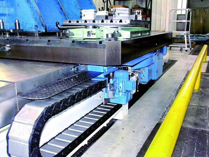 Bild 4: Mit der Umrüstung wurden die Achsantriebe erneuert. Die Antriebe für Tisch-, Ständer-, Spindelkasten und Spindelvorschub wurden auf AC-Servo-Einzelantrieb umgestellt.Bilder: Maschinenbau Hellwig (Archiv: Vogel Business Media)