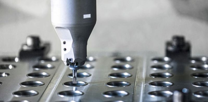 The doubling of cutting edges, the use of PcBN high-performance cutting materials, and the robust clamping system result in a significant productivity increase in valve seat machining.(Image: Mapal)
