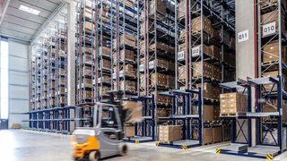 Im neuen Logistikzentrum bei der Vierol AG optimieren Systeme von Meta jetzt den Warenfluss. Hier erfahren Sie noch mehr Details über dieses Logistikprojekt. (Bild: Meta)