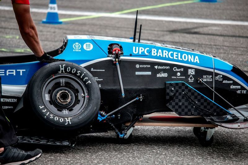 115  Teams aus 24 Nationen, darunter China und Indien, nahmen vom 8. bis zum 13. August 2017 am Konstruktionswettbewerb Formula Student Germany 2017 am Hockenheimring teil. (© Formula Student Germany/Hübner)