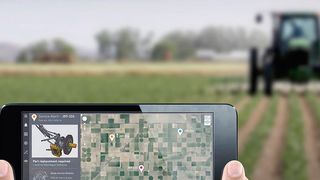 Bild 7: Dashboard einer mit der Thingworx-Plattform erstellten Smart-Farm-Anwendung: Auf dem Management-Cockpit werden die Informationen der Maschinenflotte grafisch aufbereitet und verdichtet dargestellt, wie zum Beispiel Wetterinformationen, Pflanz- und Erntedetails, Routenoptimierung oder Dieselvorrat der Maschinen im Einsatz. (Bild: PTC)