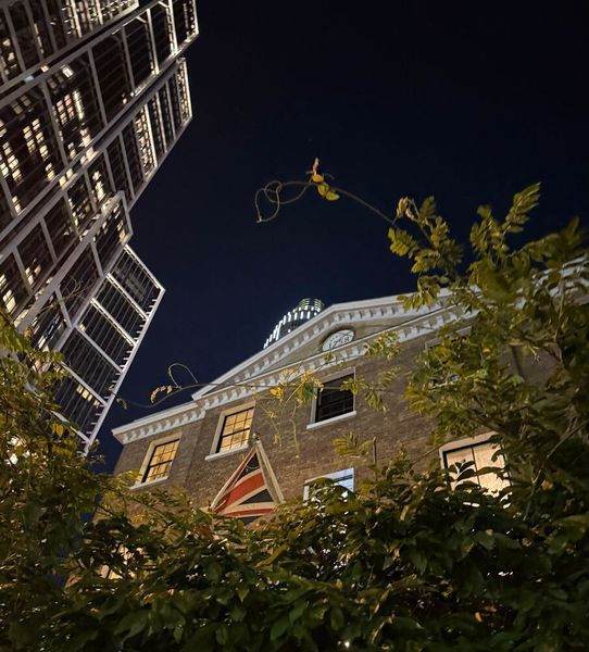 Am Abend geht es zum Dinner in das historische Brunswick House. (Bild: Vogel IT-Medien GmbH)
