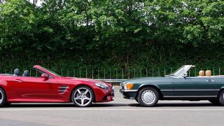 Mercedes SL: unerreichbarer Supersportler, leichter Roadster, Allround-Gran Turismo mit Frischluftfaktor. Wir haben verglichen: 500 SL der Baureihe R107 und aktueller SL 500. (Bild: Patrick Broich/SP-X)