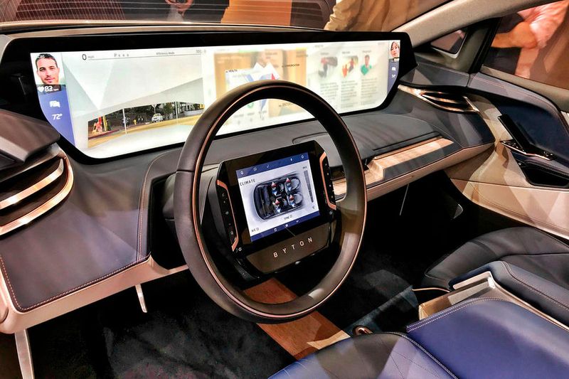 ... es kommt nahezu ohne Knöpfe und Tasten aus. (Bild: Auto-Medienportal.Net/Matthias Knödler)