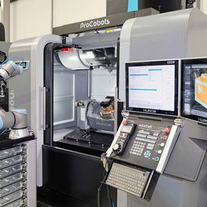 At Hurco’s year-end open house, a VMX30Ui 5-axis machining centre with integrated trunnion table was automated with one of the manufacturer’s Pro Cobot systems.(Source:  Hurco)