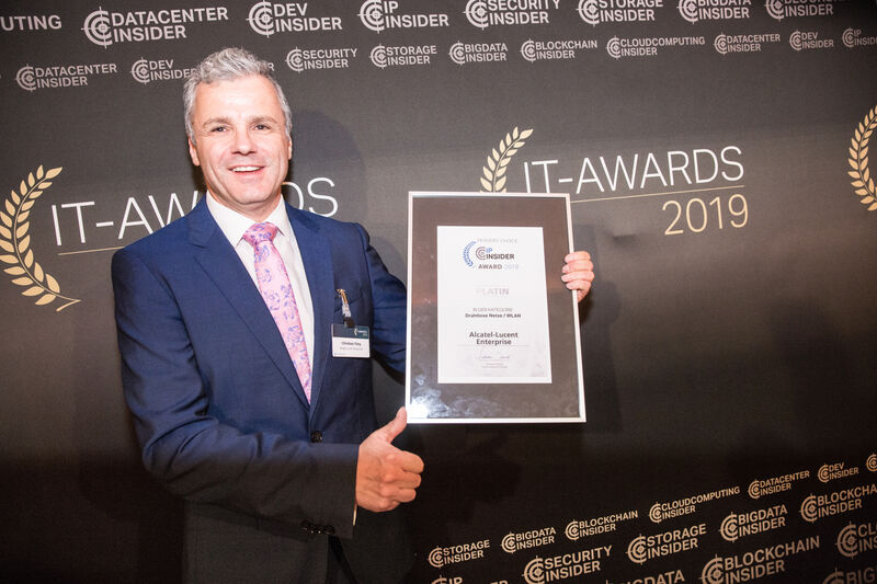 Christian Förg von Alcatel-Lucent Enterprise mit seinem Platin-Award in der IP-Insider-Kategorie 