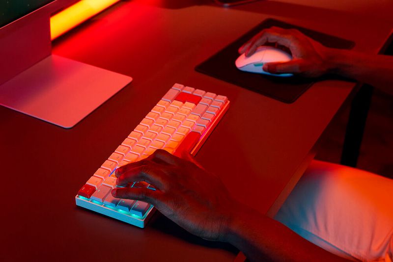 Beim sehr kompakten MX-LP 2.1 Compact Wireless nutzt Cherry die niedrigeren MX-Low-Profile-Switches. (Bild: Cherry)