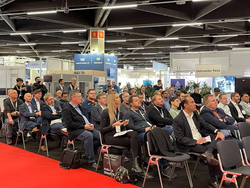 Das Thema Mega-Casting zog zahlreiche Zuhörer zum Speakers Corner der konstruktionspraxis. (Bild: VCG/U. Drescher)