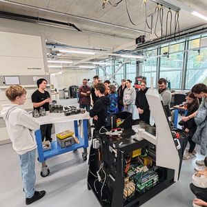 La machine complètement démontée et en cours de révision a intéressé tous les visiteurs.(Source :  Pierre-Yves Kohler)