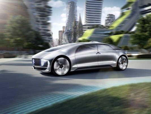 Mercedes-Benz F 015 Luxury in Motion im Stadtverkehr der Zukunft (Mercedes-Benz)