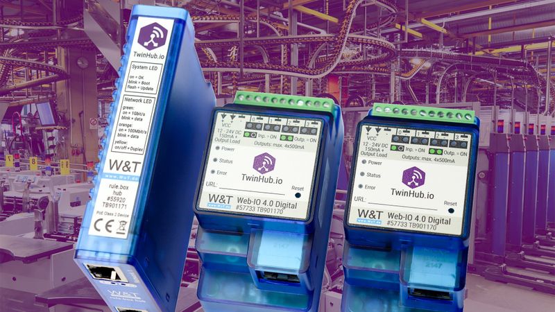 Die IoT-Box (links im Bild) verdichtet die Informationen aus der Fertigung und liefert sie in Echtzeit in die Plattform. Die Boxen rechts im Bild erfassen die Daten in den Maschinen. Es können beliebig viele Maschinen angeschlossen werden. (Bild: Powerhouse Solutions)