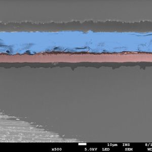 REM-Querschnittsaufnahme einer im IWS-Schmelzverfahren hergestellten Lithium-Anode.