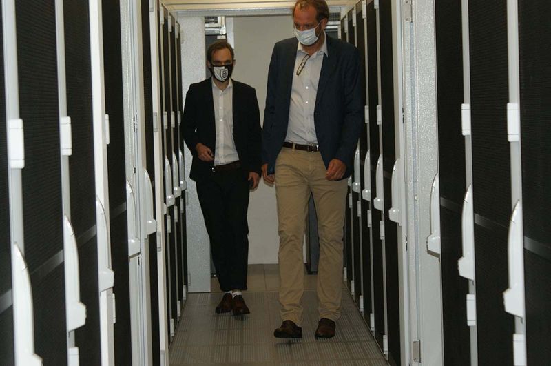 In dem Anbau haben 24 Racks Platz; das Datacenter kann für 60 Kilowatt IT-Leistung bieten.  (Ulrike Ostler/Vogel IT-Medien GmbH)