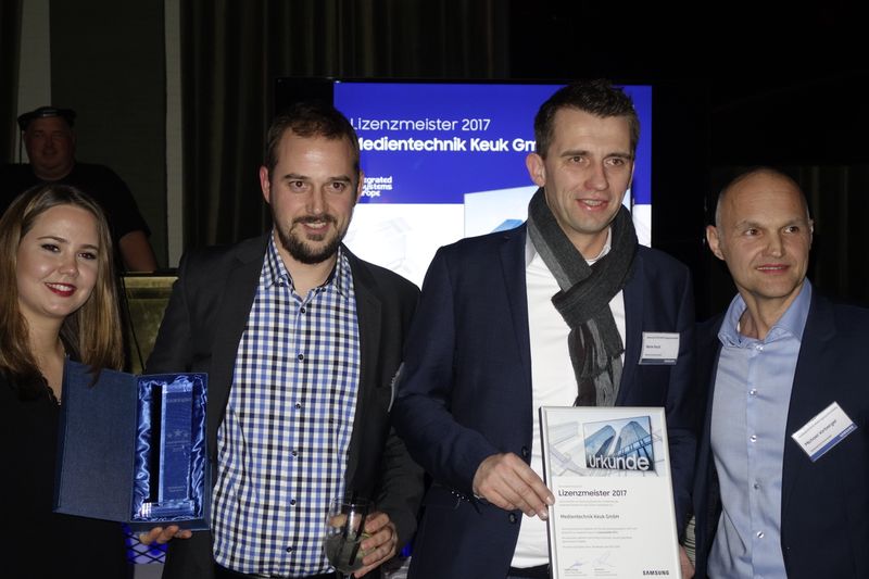 (l.) Rene Keuk, und sein Kollege, Medientechnik Keuk, gewinnen in der Kategorie 