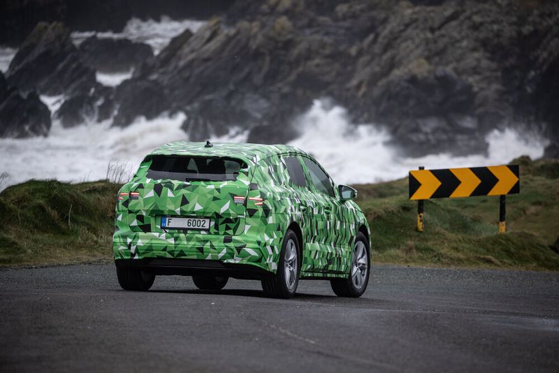 Die Maße des Kofferraumes: netto 585 Liter, bei vollständig umgelegten Rücksitzlehnen sind es 1.711 Liter. (Bild: Skoda)