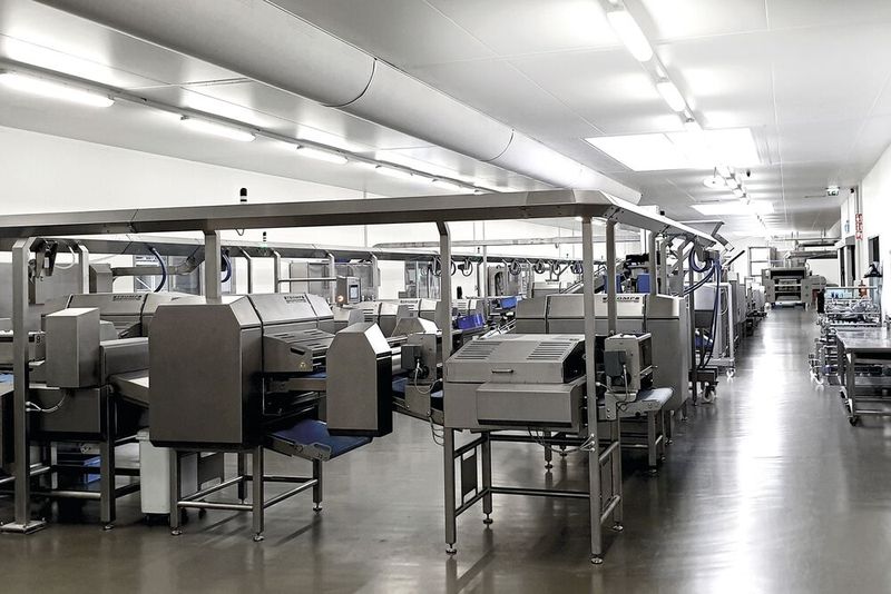 Vollautomatische Produktionsanlagen für Bäckereibetriebe sind das Spezialgebiet von AMF Bakery Systems. (Bild:  AMF Bakery Systems)