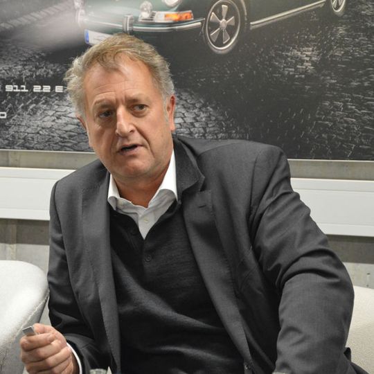 Porsche-Vertriebsvorstand Detlev von Platen zum Verkauf von Functions on Demand: „Der Händler wird an diesem Vertrieb beteiligt sein.“(Bild:  Achter/»kfz-betrieb«)