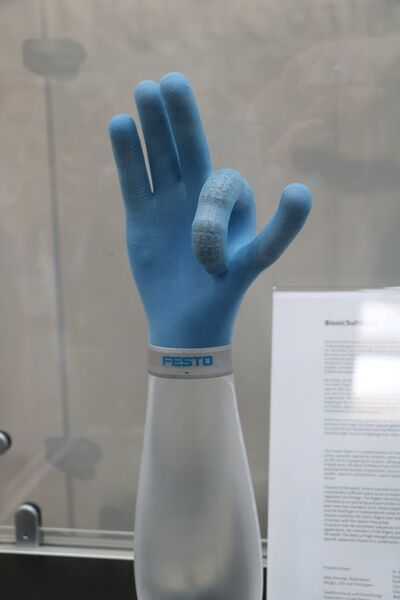 ...oder der bionischen Hand ... (K.Juschkat/konstruktionspraxis/elektrotechnik)