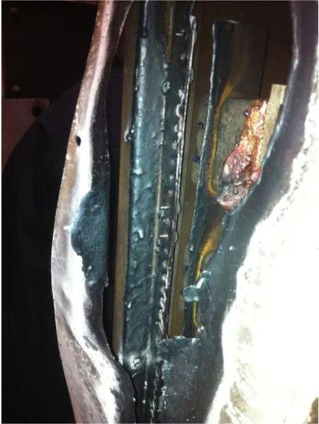 Zerstörte Seitenwände einer Schaltanlage nach Störlichtbogenfall ohne aktive Schutzmaßnahmen (Sedotec)