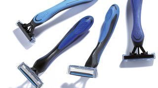 Werkzeuge für filigranste Klingenaufnehmer erfordern höchste Genauigkeiten für das prozesssichere Spritzgießen mit bis zu einer Million Zyklen werden bei Braun zur Herstellung von Nassrasierern gebaut. Amada-Technik hilft beim Erreichen der nötigen Werkzeugpräzsision. (Bild: Amada)