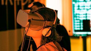 Gegenüber klassischen Applikationen gilt es bei XR-Anwendungen, zusätzliche Aspekte hinsichtlich Konzeption, Gestaltung und Überprüfung der UX zu berücksichtigen. (Bild: Nicolas Arnold)