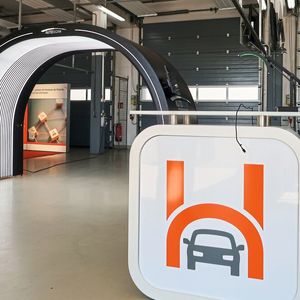 Vier Hersteller von Hageldellenscannern beteiligten sich am Benchmark. Im Hintergrund der Scanner von Hast aus Essen in NRW. (Bild: Diehl – VCG)