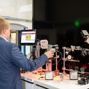 Sensorik und Vision-Systeme sind unverzichtbare Helfer bei der Automatisierung.(Bild:  René Maiwald/ Remmel Consulting)