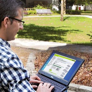 Das CNC-Lernkonzept zur qualifizierten Aus- und Weiterbildung verbindet theoretisches Lernen und praktisches Üben. Es eignet sich auch gut für Fachfremde und Quereinsteiger ohne CNC-Grundkenntnisse.