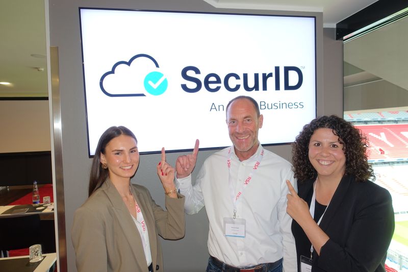 Das CANCOM Team, (v. l.) Theresa Ness, Thomas Rath und Jennifer Koch kennen das heutige 