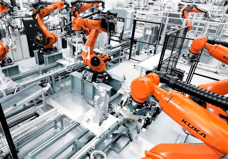 Nirgends sind so viele Roboter in Europa am Werkeln, wie in Deutschland. Verdrängen sie uns nun von unseren Arbeitsplätzen, oder nicht? Dieser, und noch anderen Fragen, ist der Deutsche Robotik Spiegel 2022 auf den Grund gegangen. Hier die Antworten.