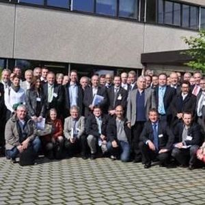 Die Teilnehmer des Deutsch-Schweizerischen Polyurethan-Tages des FSK anlässlich des 40- jährigen Firmenjubiläums der Isotherm AG in Uetendorf/Thun.