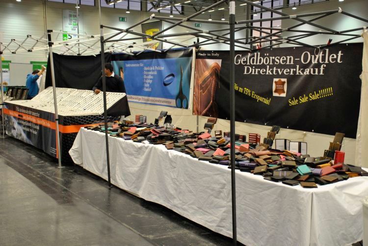 Typisch retro: Angebote, die mit Oldtimern auch im weitesten Sinne nichts zu tun haben. (Dominsky)