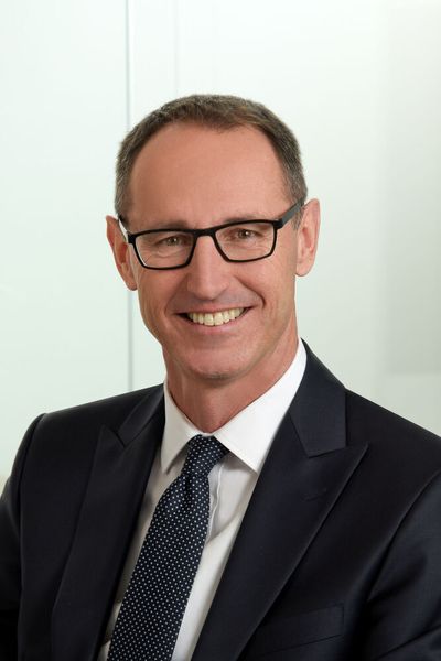 Eric Waltert ist neuer Regional Vice President DACH bei Veritas Technologies. Er ist in seiner neuen Position für das Neugeschäft und Wachstum des Unternehmens verantwortlich. Er soll die Kunden in der Region dabei unterstützen, ihr Geschäft auf ein digitales Betriebsmodell umzustellen.  Waltert kommt von Here Technologies, wo er als Head of North & Central Europe das Geschäft mit Software und Cloud-Diensten strategisch verantwortete. Davor war Waltert in verschiedenen Rollen bei Cisco Systems in Europa aktiv. Als General Manager leitete er mehrere Jahre das Geschäft von Cisco in der Schweiz. Er hat zudem mehrere europaweite Aufgaben übernommen, unter anderem war er Head of Collaboration für EMEA bei Cisco. (Susanne Hesping/Veritas)