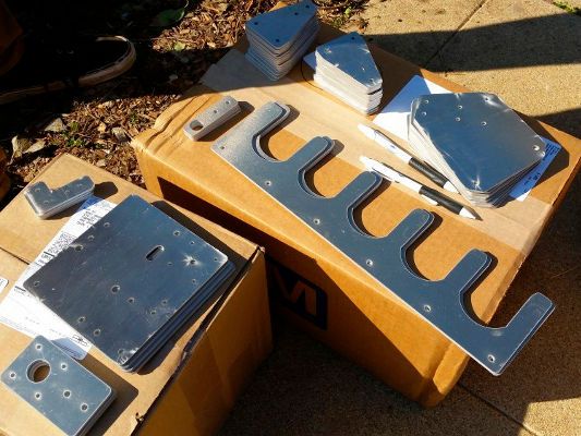 Der Farmbot kann als Kit bestellt werden, ist allerdings auch ein Open-Source-Projekt: Sämtlicher Softwarecode sowie CAD-Vorlagen, die für 3-D-Druck oder zum Fräsen der Metallteile nötig sind, stehen quelloffen online auf der Projektwebseite zur Verfügung. (Bild: Farmbot.io)